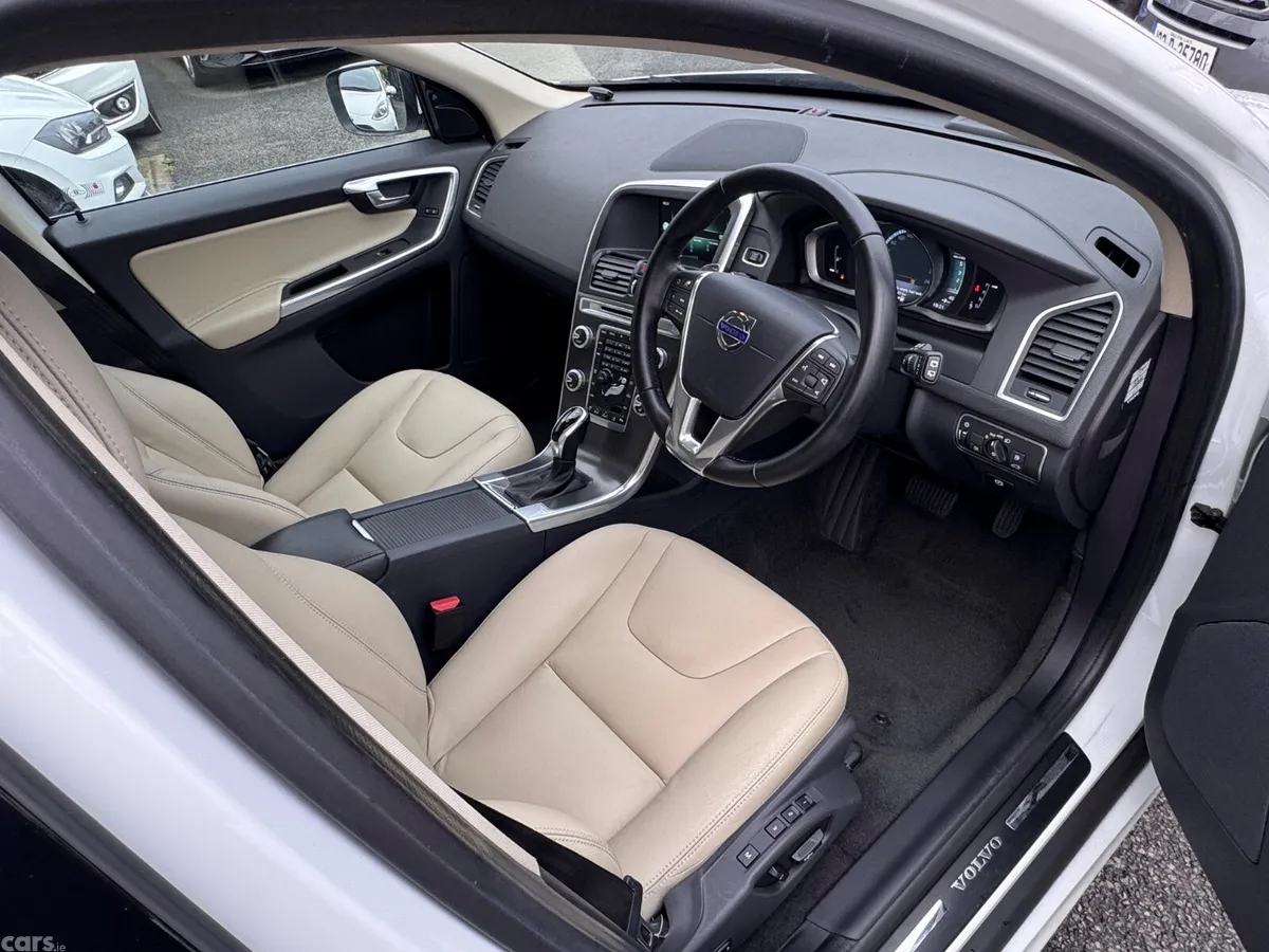 Volvo XC60 SUV, Diesel, 2016, White