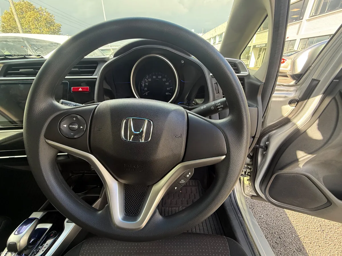Honda Jazz Hatchback, Petrol Hybrid, 2016, Silver