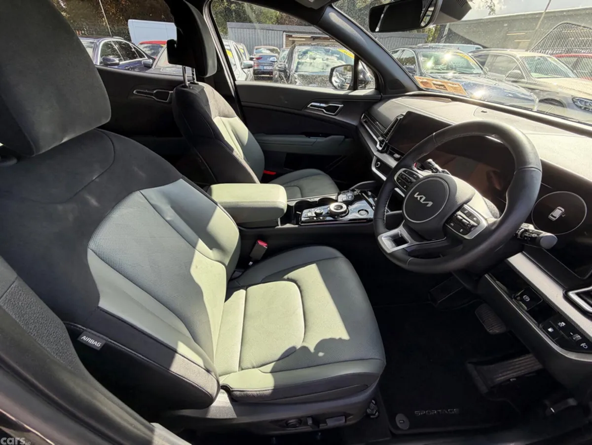 Kia Sportage SUV, Petrol Plug-in Hybrid, 2024, Black