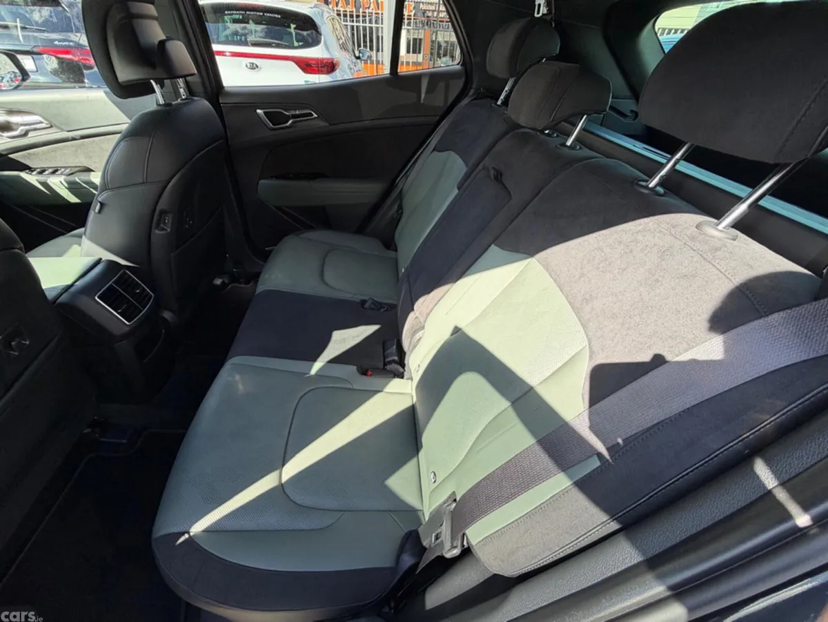 Kia Sportage SUV, Petrol Plug-in Hybrid, 2024, Black