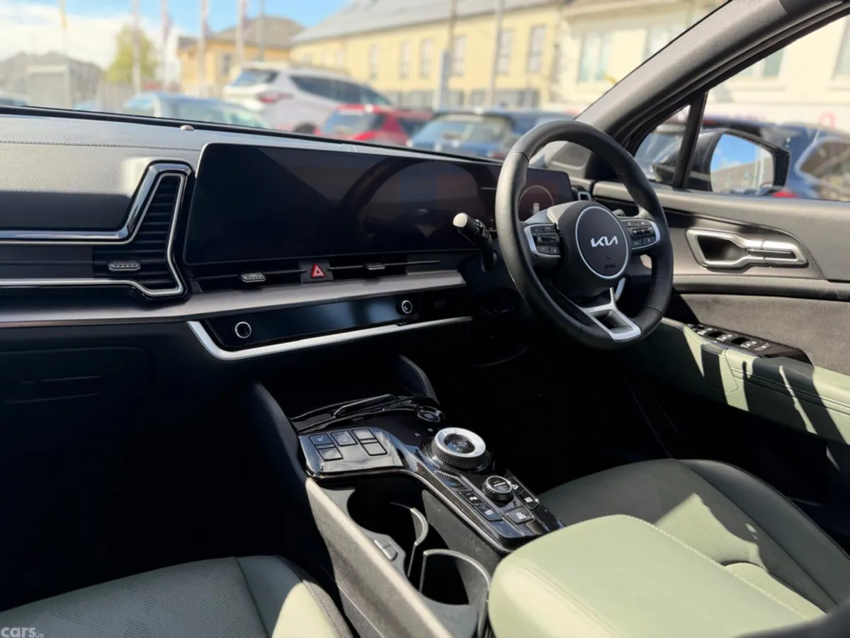 Kia Sportage SUV, Petrol Plug-in Hybrid, 2024, Black