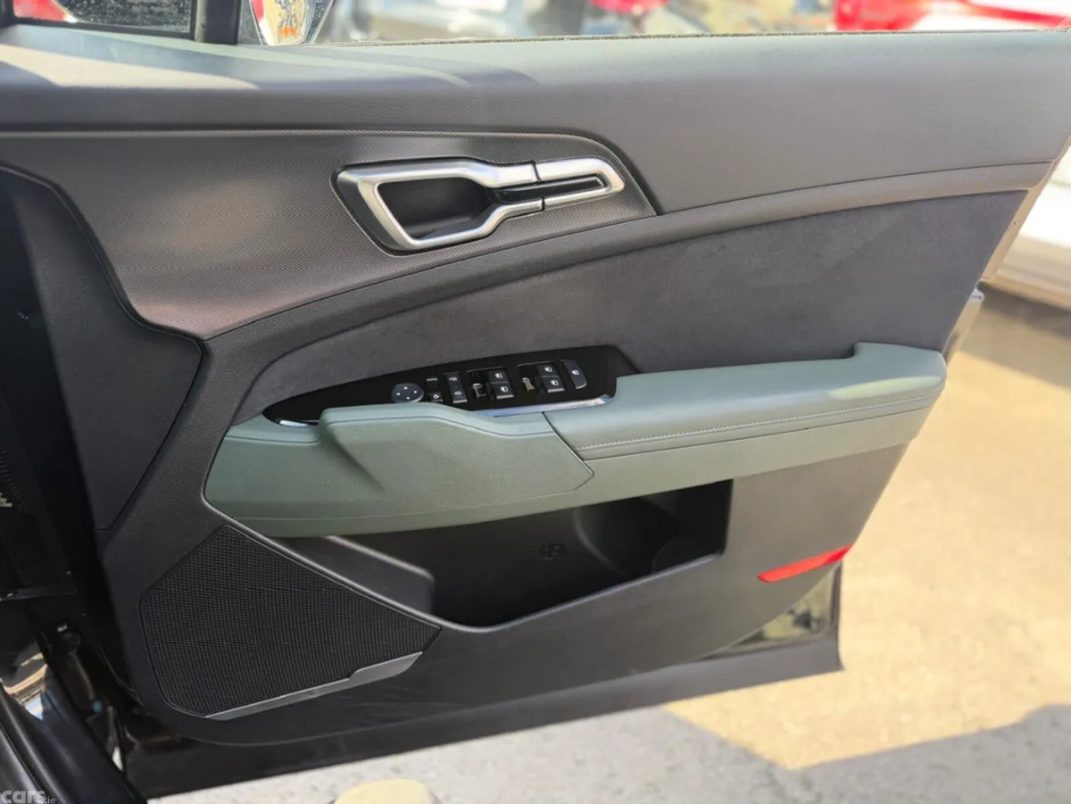 Kia Sportage SUV, Petrol Plug-in Hybrid, 2024, Black