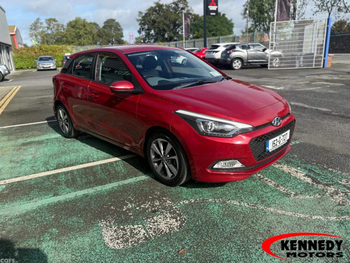 Hyundai i20 Hatchback, Petrol, 2015, Red