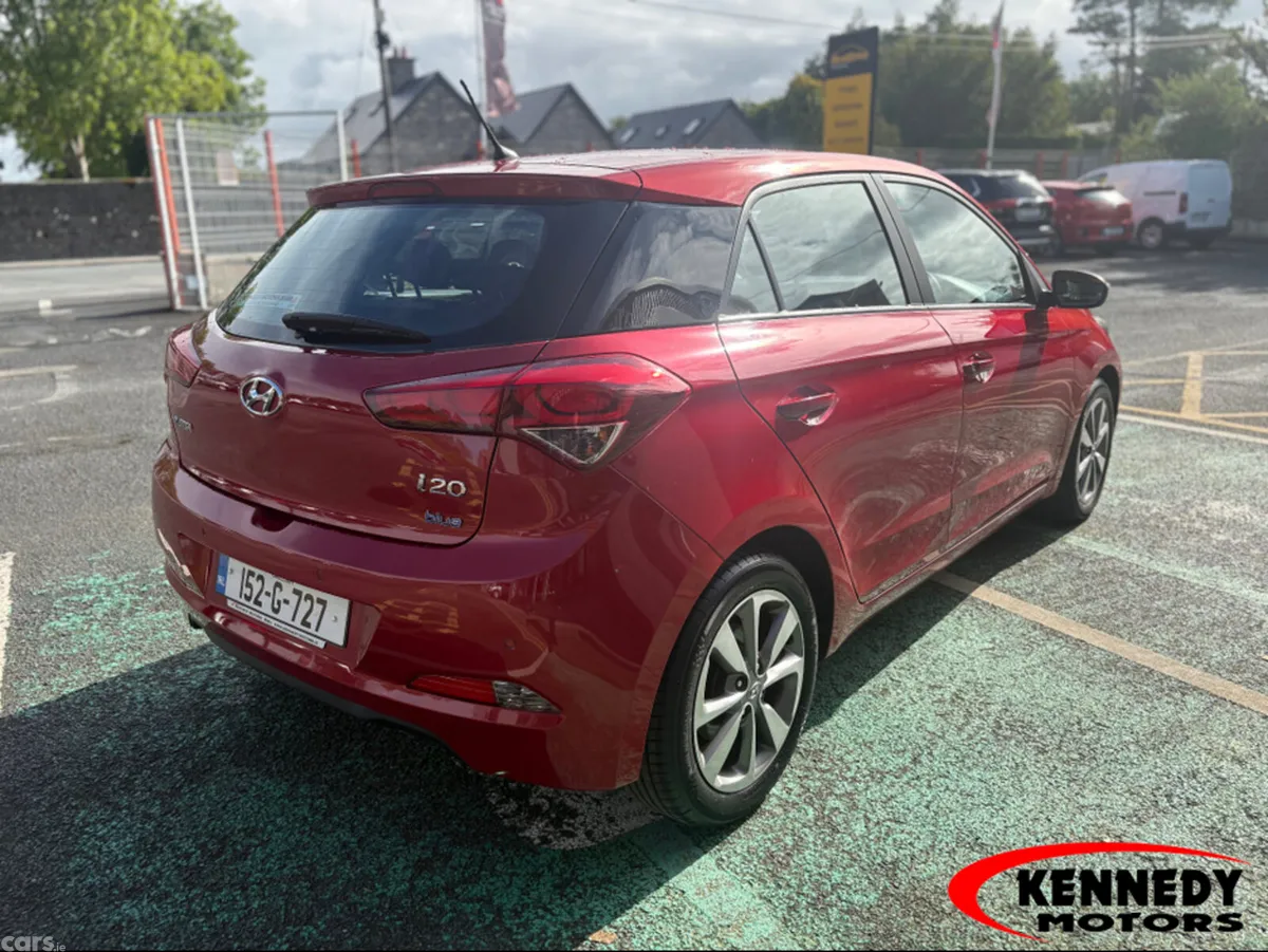 Hyundai i20 Hatchback, Petrol, 2015, Red