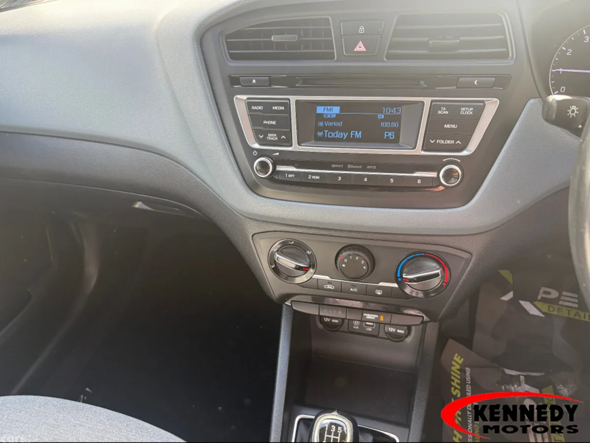 Hyundai i20 Hatchback, Petrol, 2015, Red