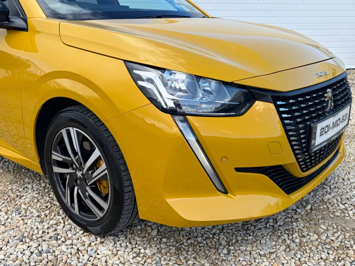 Peugeot 208 Hatchback, Petrol, 2020, Yellow