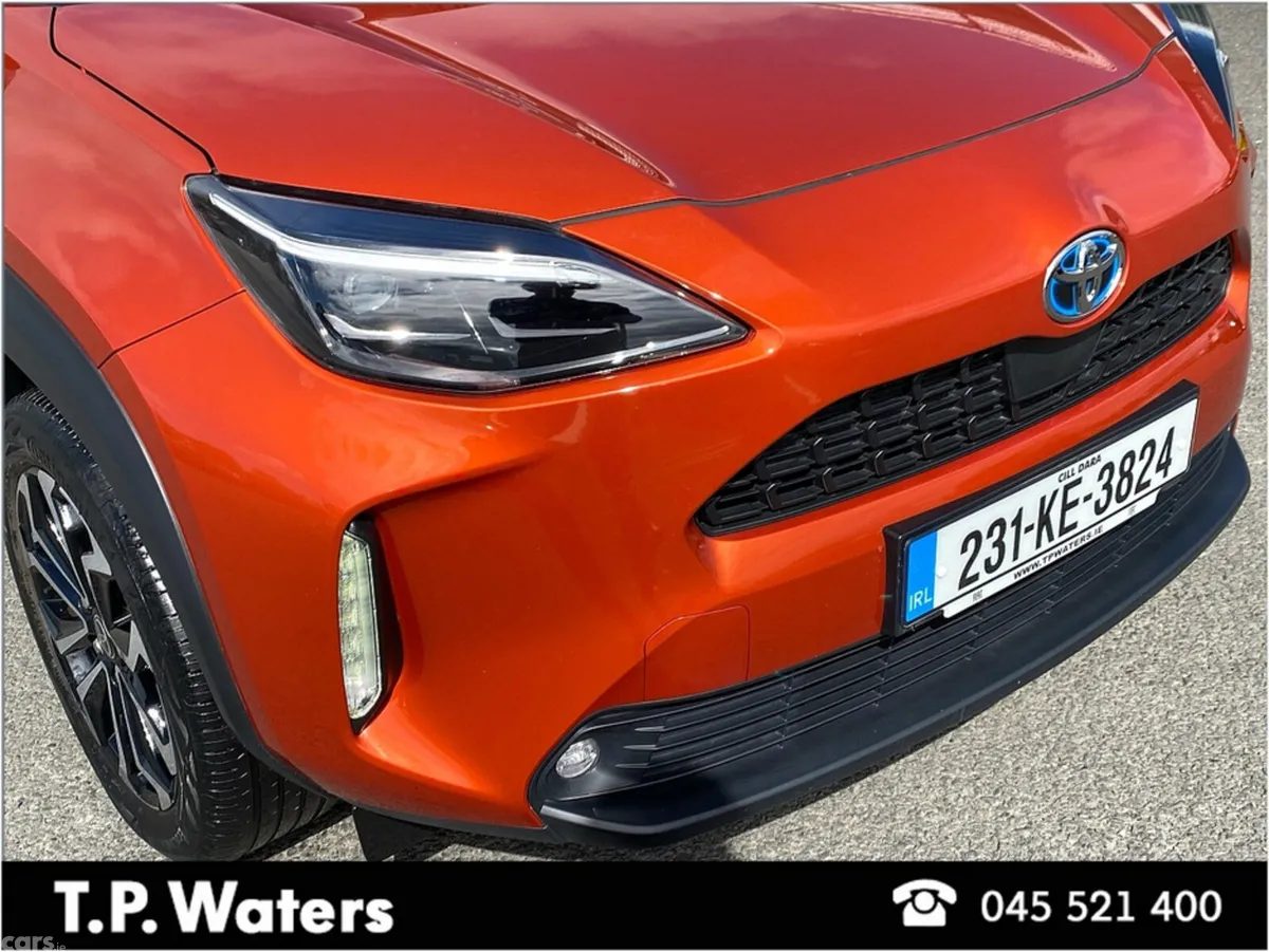 Toyota Yaris Cross Hatchback, Petrol Hybrid, 2023, Orange