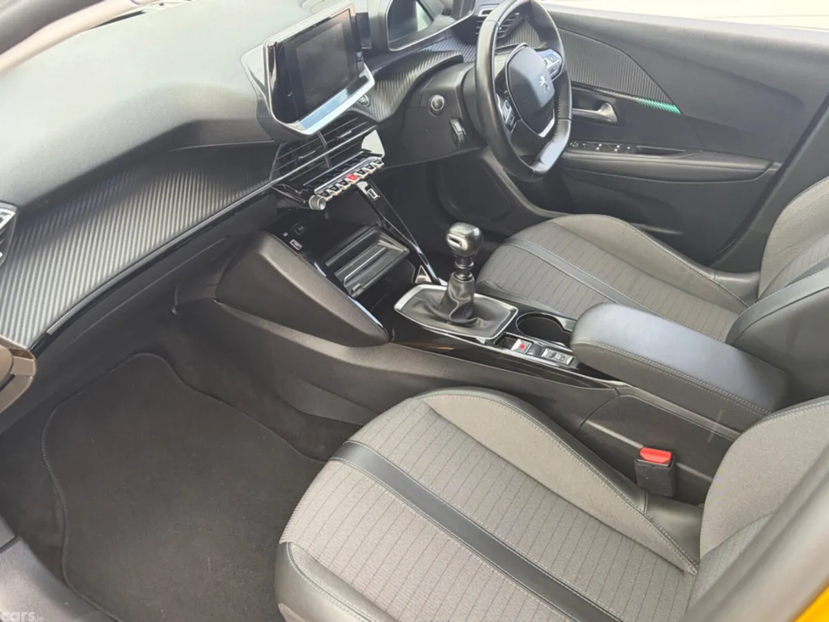 Peugeot 208 Hatchback, Petrol, 2020, Yellow