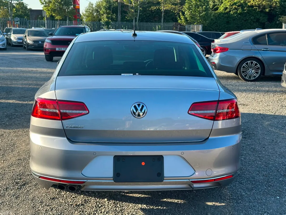 Volkswagen Passat Saloon, Diesel, 2018, Silver