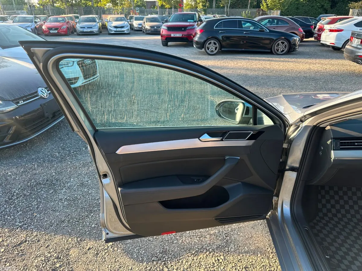 Volkswagen Passat Saloon, Diesel, 2018, Silver