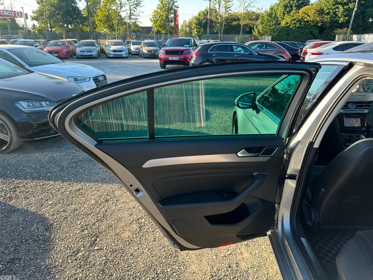 Volkswagen Passat Saloon, Diesel, 2018, Silver