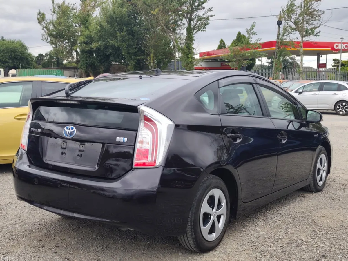 Toyota Prius Hatchback, Petrol Hybrid, 2015, Purple