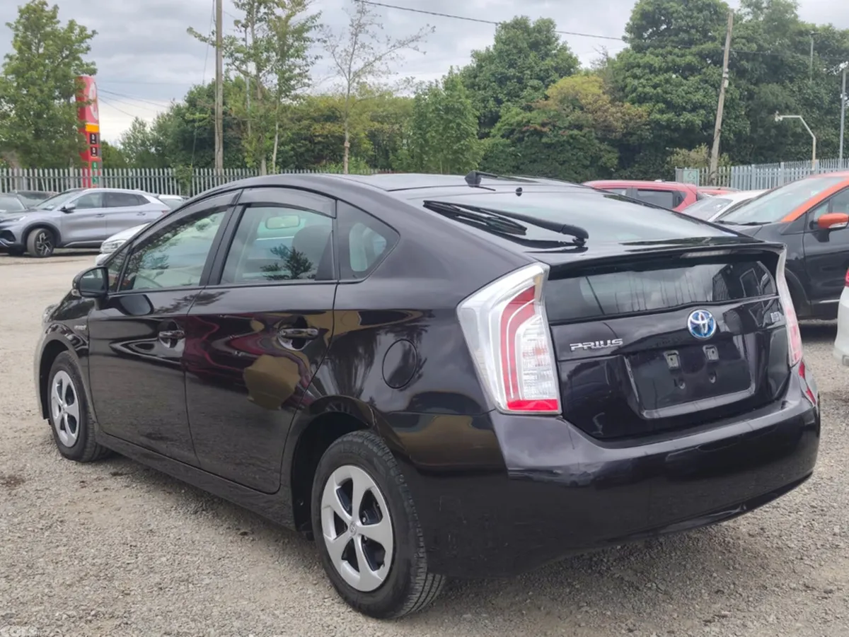 Toyota Prius Hatchback, Petrol Hybrid, 2015, Purple