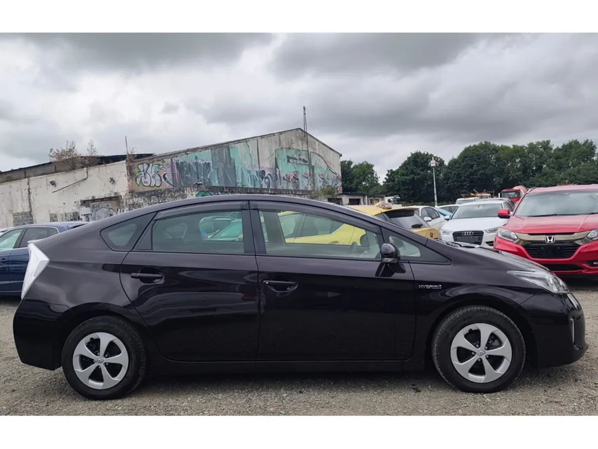 Toyota Prius Hatchback, Petrol Hybrid, 2015, Purple