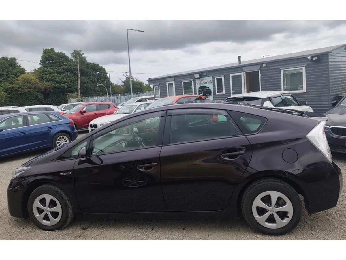 Toyota Prius Hatchback, Petrol Hybrid, 2015, Purple