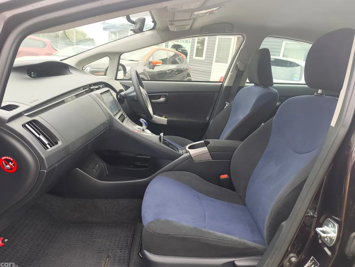 Toyota Prius Hatchback, Petrol Hybrid, 2015, Purple