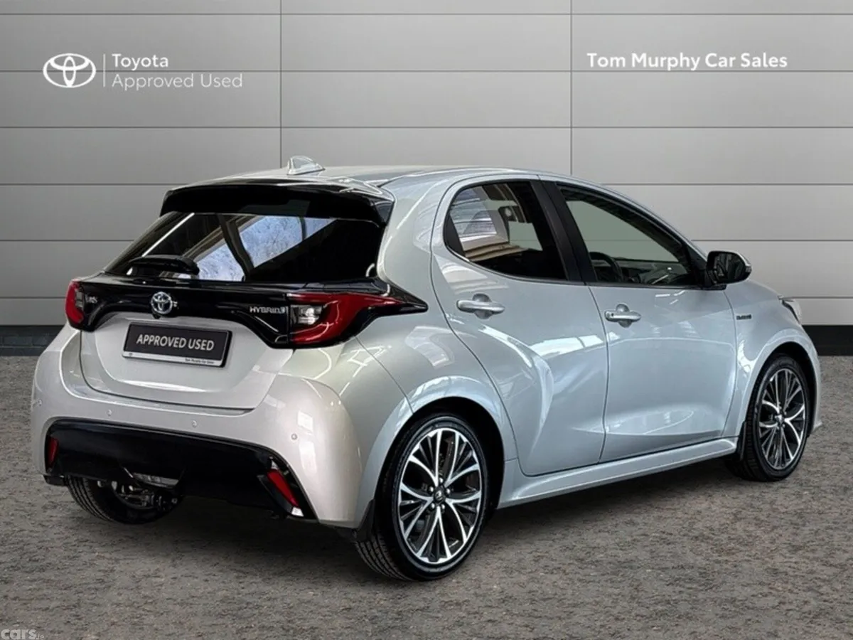 Toyota Yaris Hatchback, Petrol Hybrid, 2022, Silver
