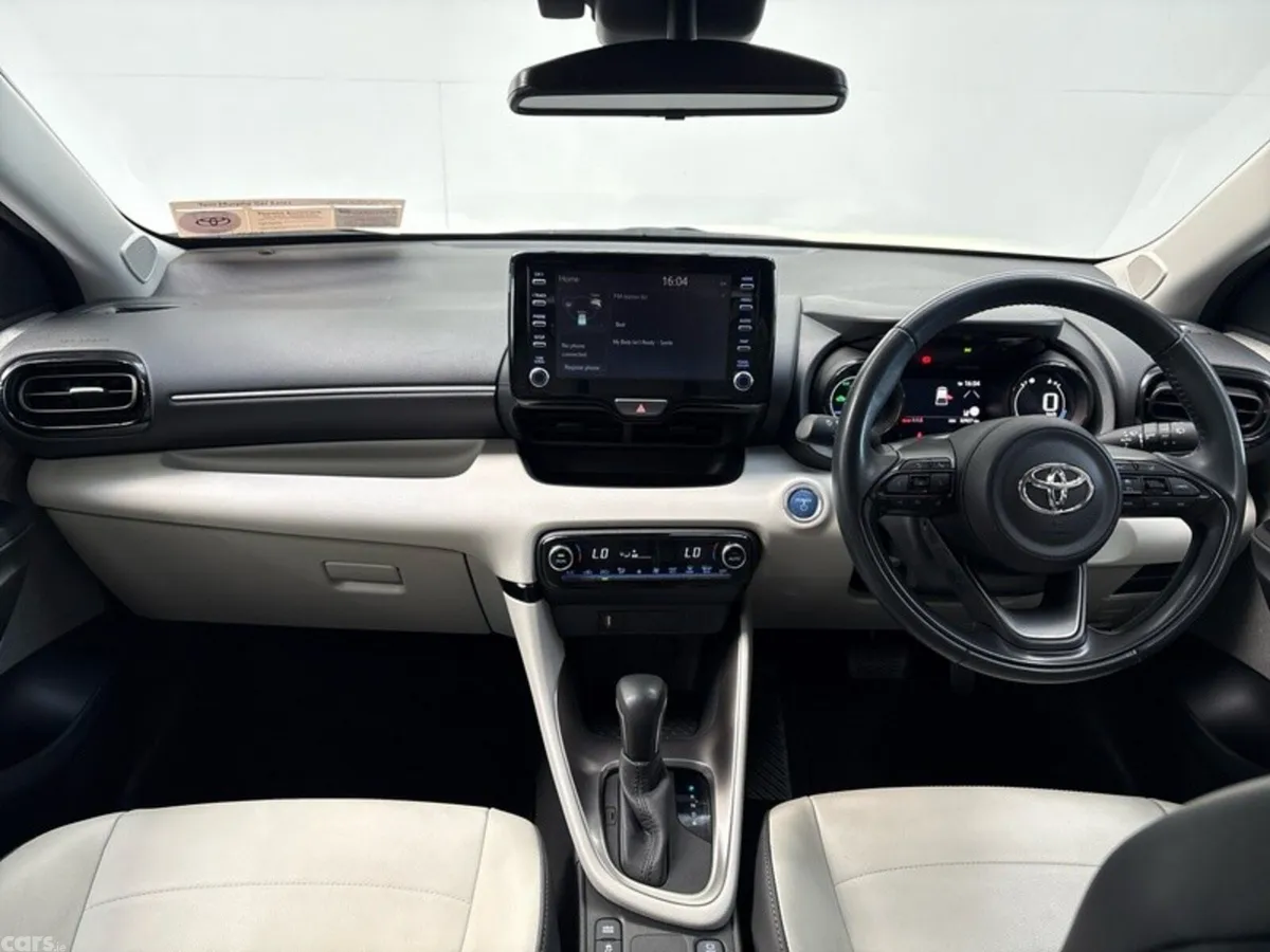 Toyota Yaris Hatchback, Petrol Hybrid, 2022, Silver