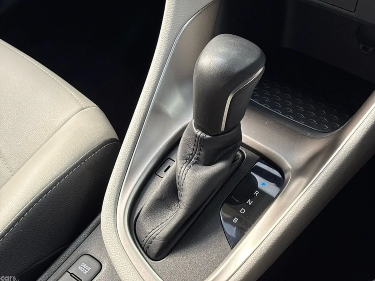 Toyota Yaris Hatchback, Petrol Hybrid, 2022, Silver
