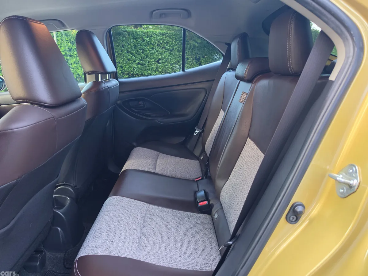 Toyota Yaris Cross Estate, Petrol Hybrid, 2021, Gold