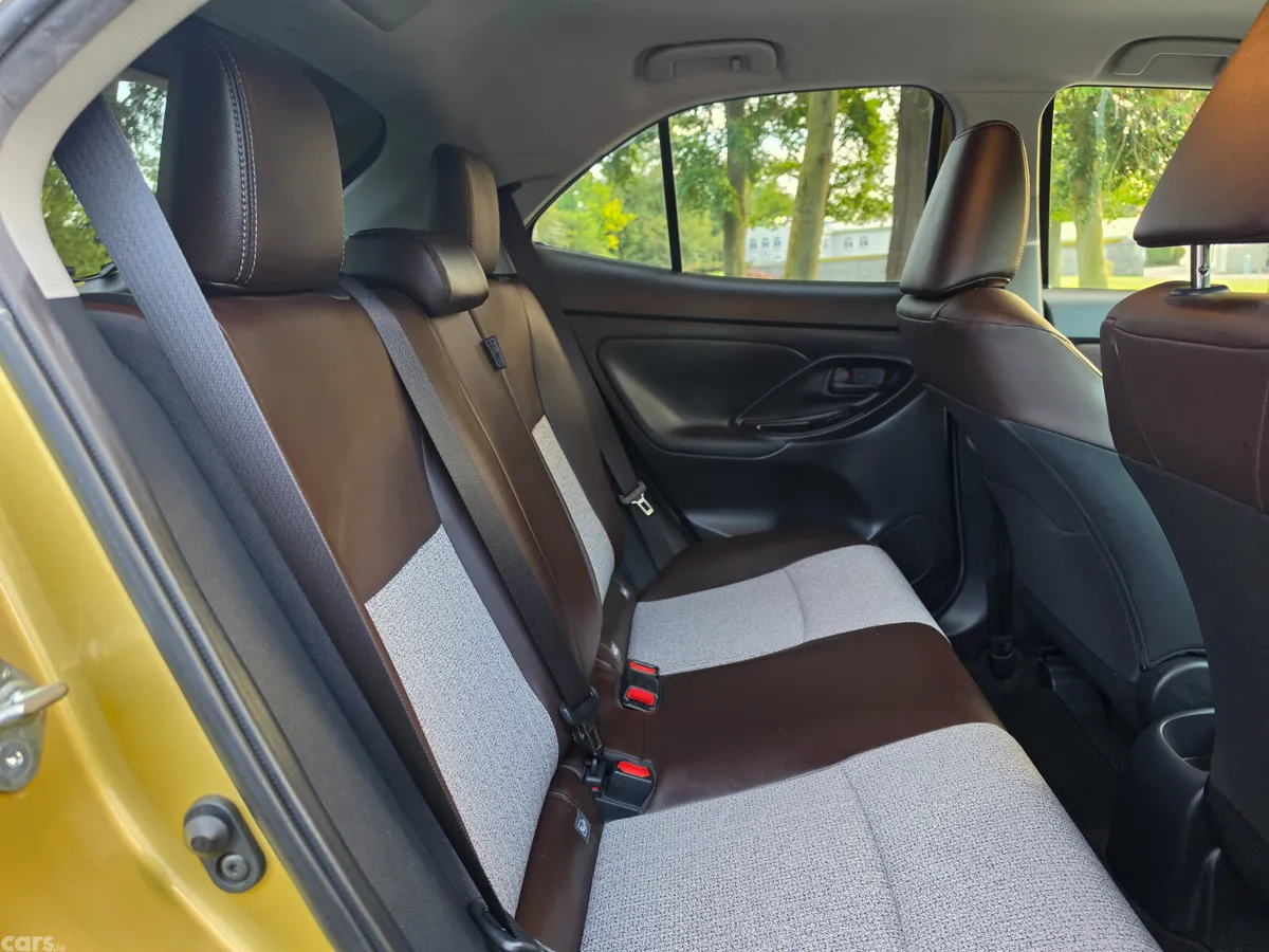 Toyota Yaris Cross Estate, Petrol Hybrid, 2021, Gold