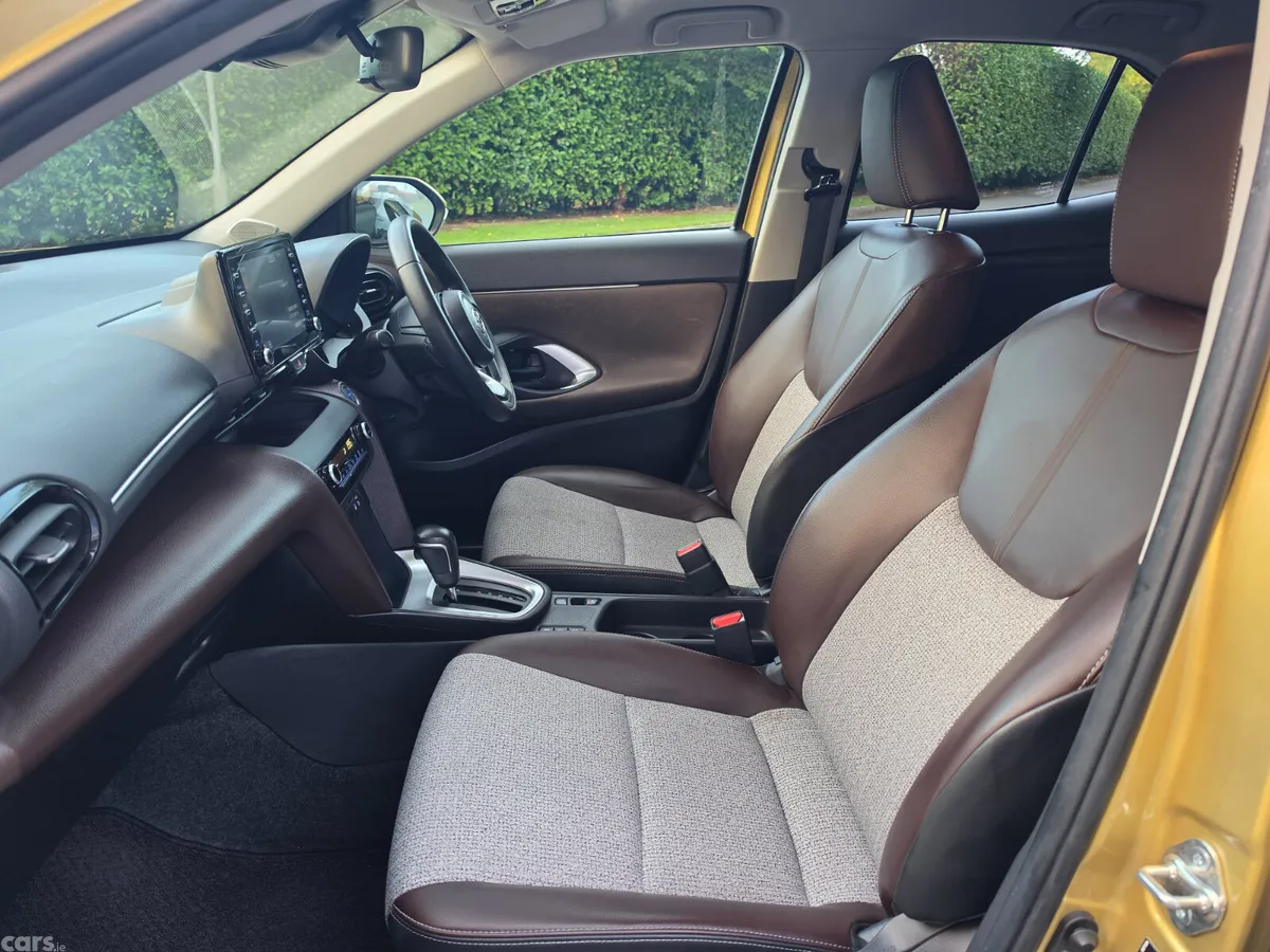 Toyota Yaris Cross Estate, Petrol Hybrid, 2021, Gold