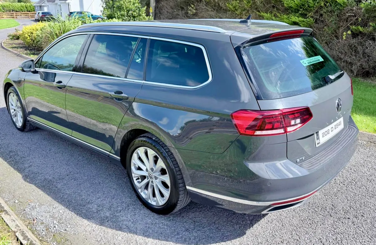 Volkswagen Passat Estate, Petrol Plug-in Hybrid, 2020, Grey