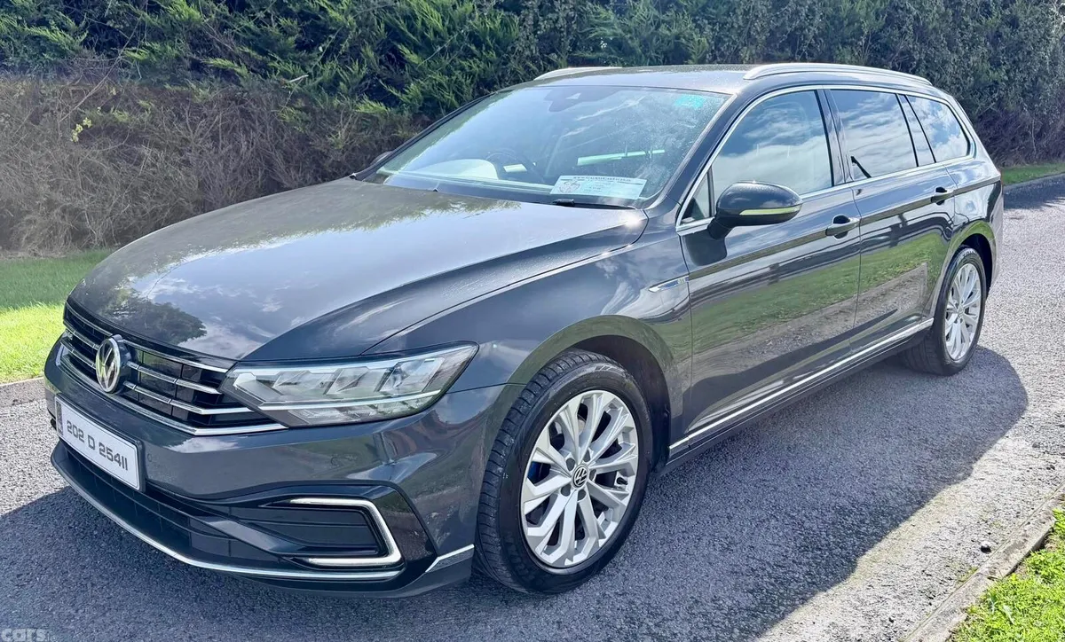 Volkswagen Passat Estate, Petrol Plug-in Hybrid, 2020, Grey