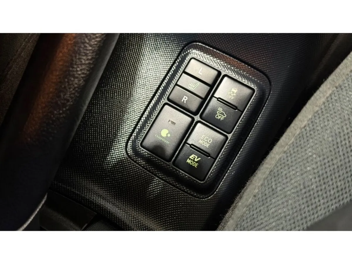 Toyota Aqua Hatchback, Petrol Hybrid, 2019, Blue