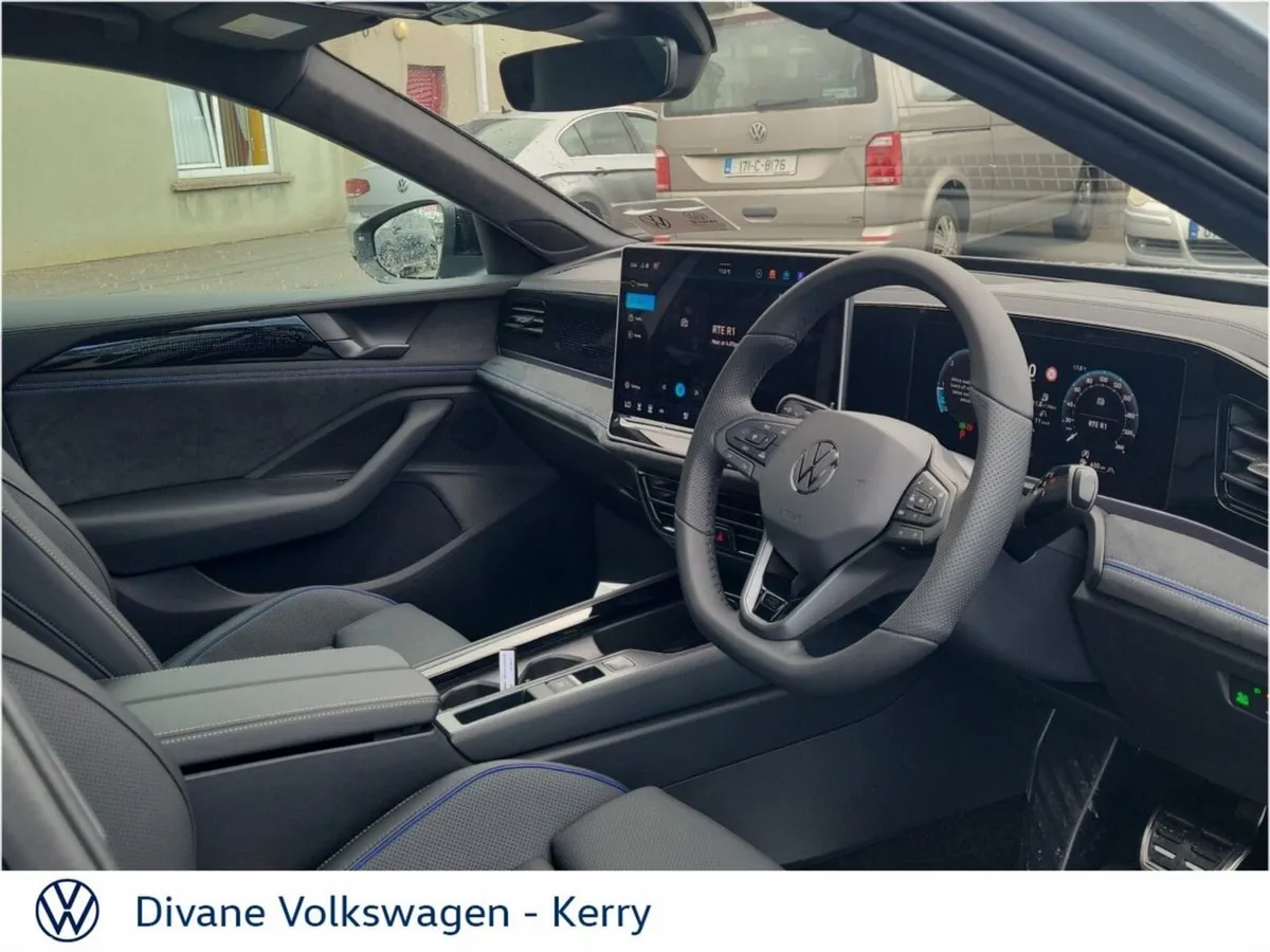 Volkswagen Passat Estate, Diesel, 2027, Silver