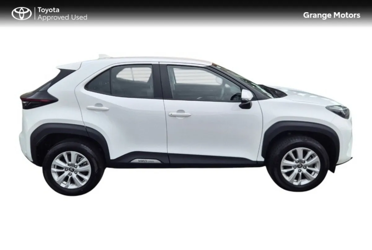 Toyota Yaris Cross Hatchback, Petrol Hybrid, 2024, White