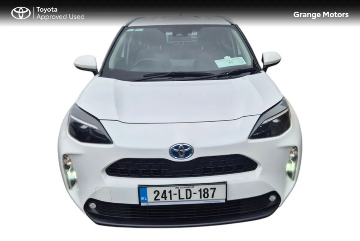 Toyota Yaris Cross Hatchback, Petrol Hybrid, 2024, White