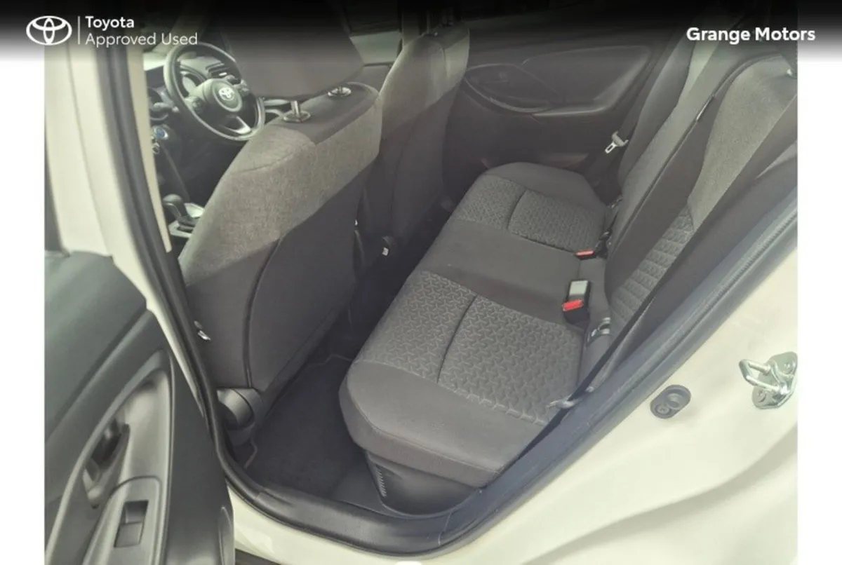 Toyota Yaris Cross Hatchback, Petrol Hybrid, 2024, White