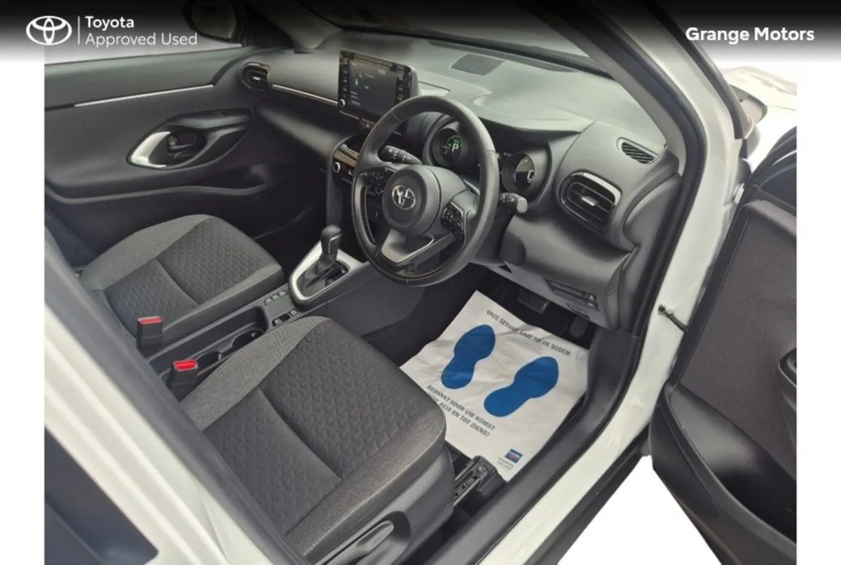 Toyota Yaris Cross Hatchback, Petrol Hybrid, 2024, White