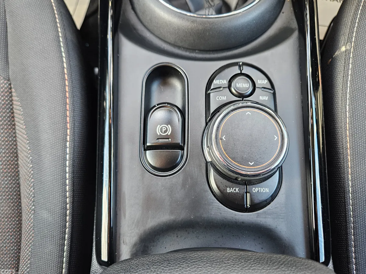 Mini Clubman Hatchback, Diesel, 2019, Red