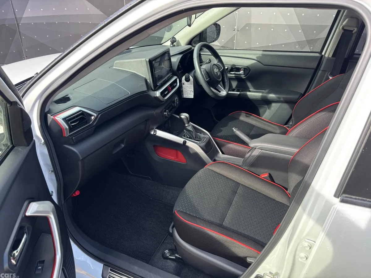 Toyota Raize Hatchback, Petrol, 2020, White