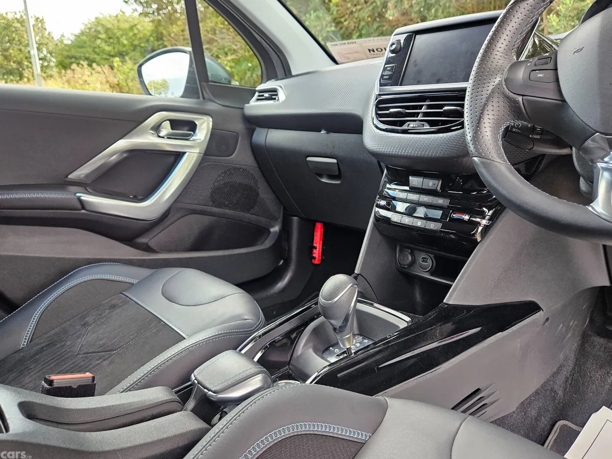 Peugeot 2008 MPV, Petrol, 2019, Grey