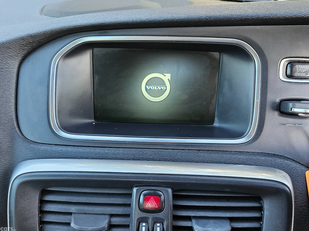 Volvo V40 Hatchback, Diesel, 2017, White