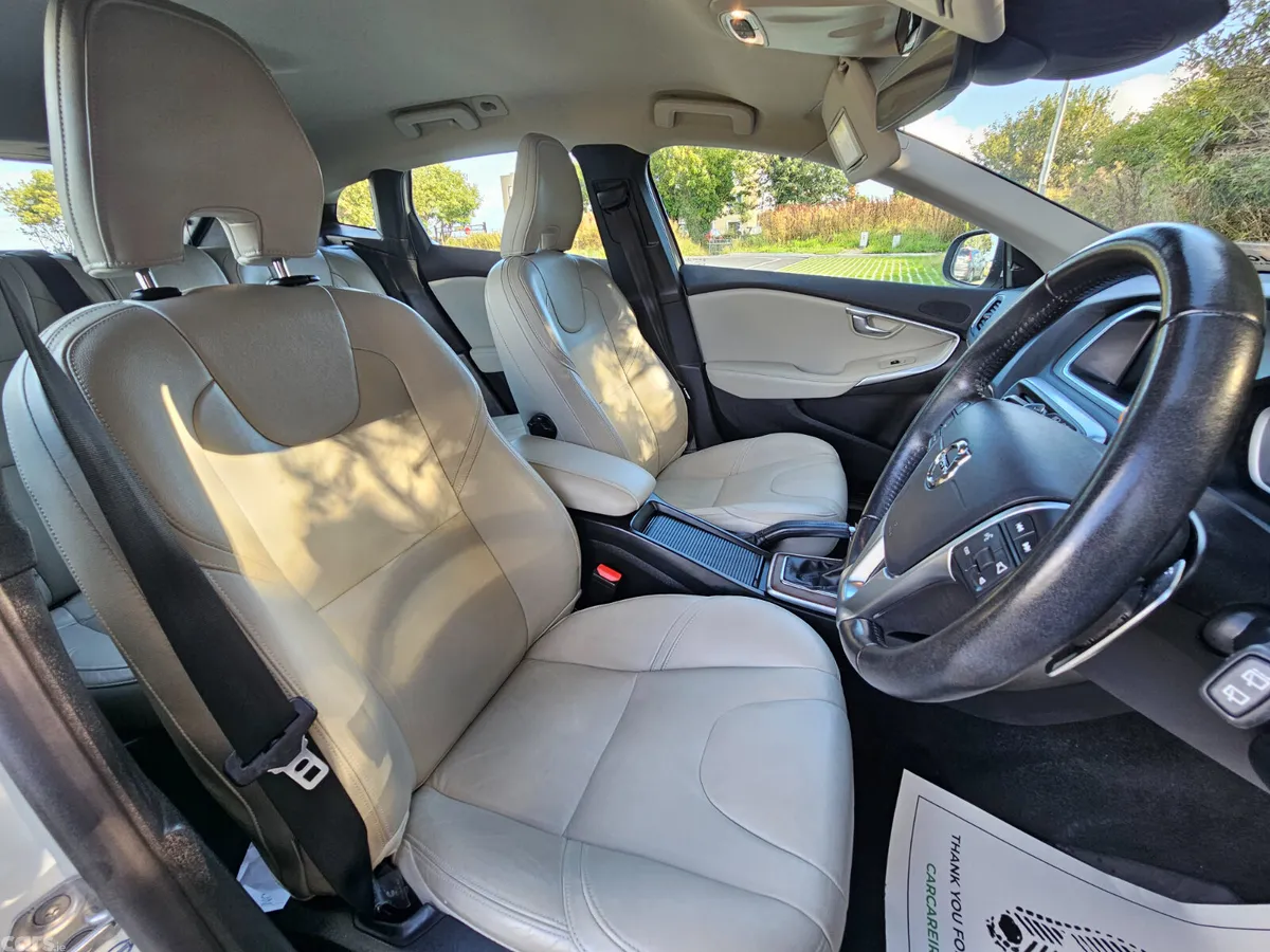 Volvo V40 Hatchback, Diesel, 2017, White