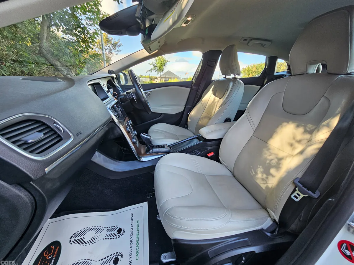 Volvo V40 Hatchback, Diesel, 2017, White