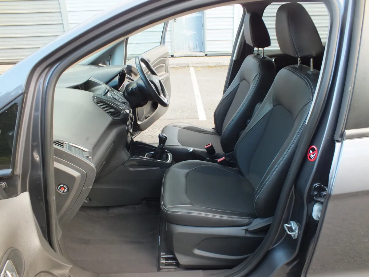 Ford EcoSport SUV, Petrol, 2017, Grey