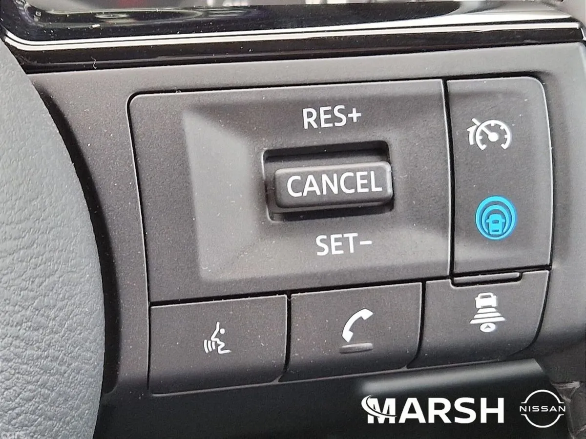Nissan Qashqai MPV, Petrol Hybrid, 2026, Red