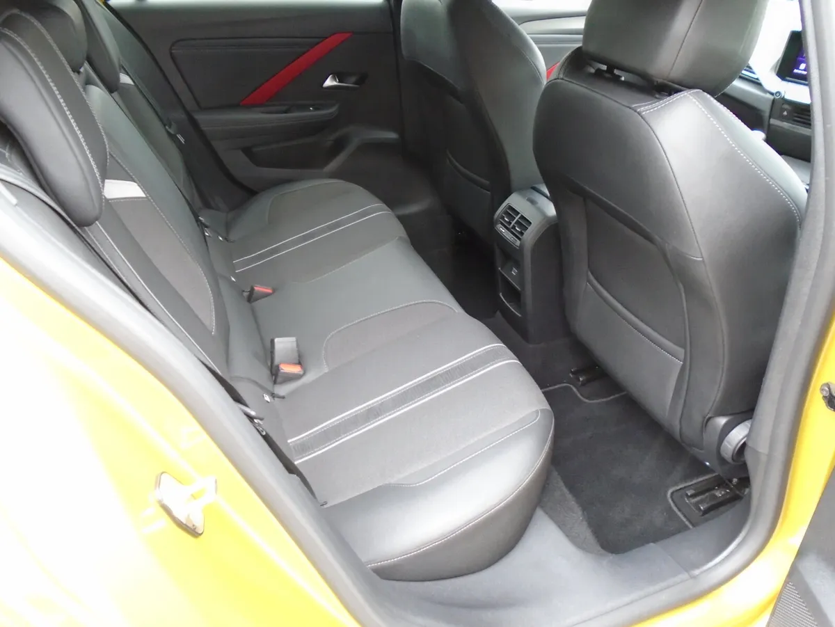 Opel Astra Hatchback, Diesel, 2022, Yellow