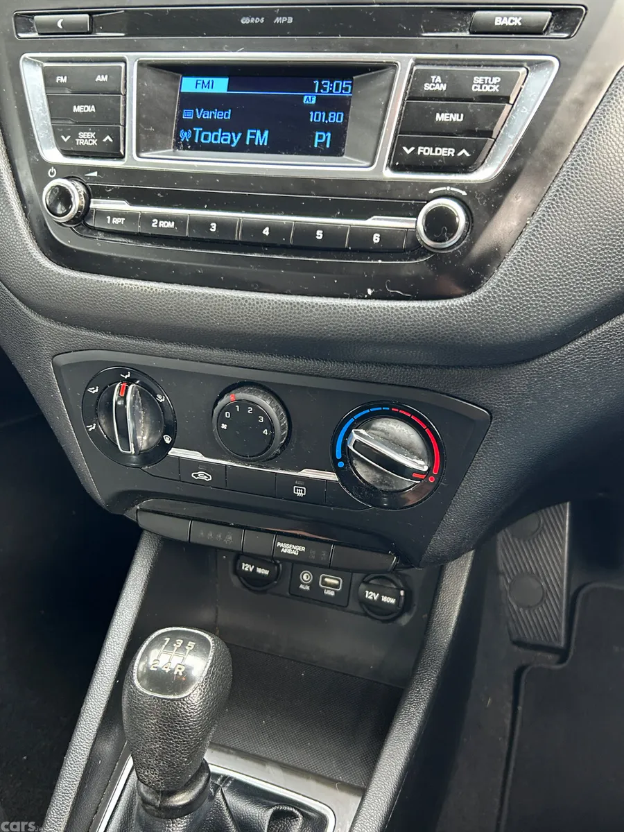 Hyundai i20 Hatchback, Petrol, 2017, White