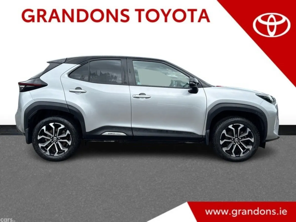 Toyota Yaris Cross Hatchback, Petrol Hybrid, 2023, Silver