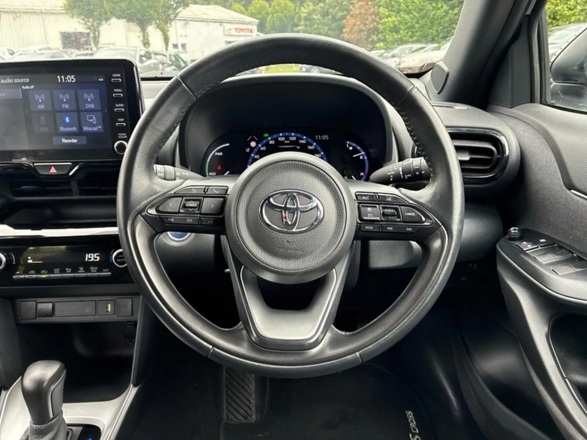 Toyota Yaris Cross Hatchback, Petrol Hybrid, 2023, Silver