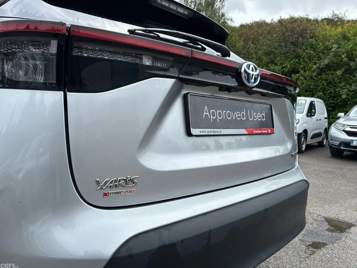 Toyota Yaris Cross Hatchback, Petrol Hybrid, 2023, Silver