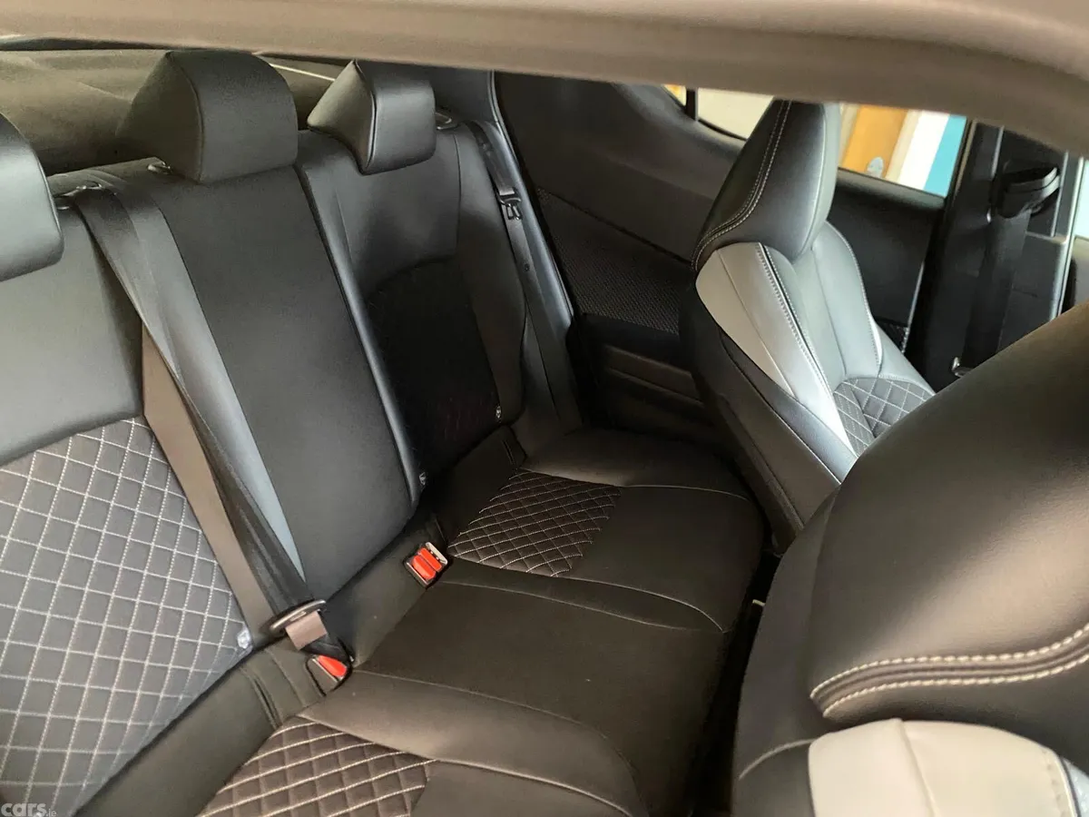 Toyota C-HR SUV, Petrol Hybrid, 2020, White