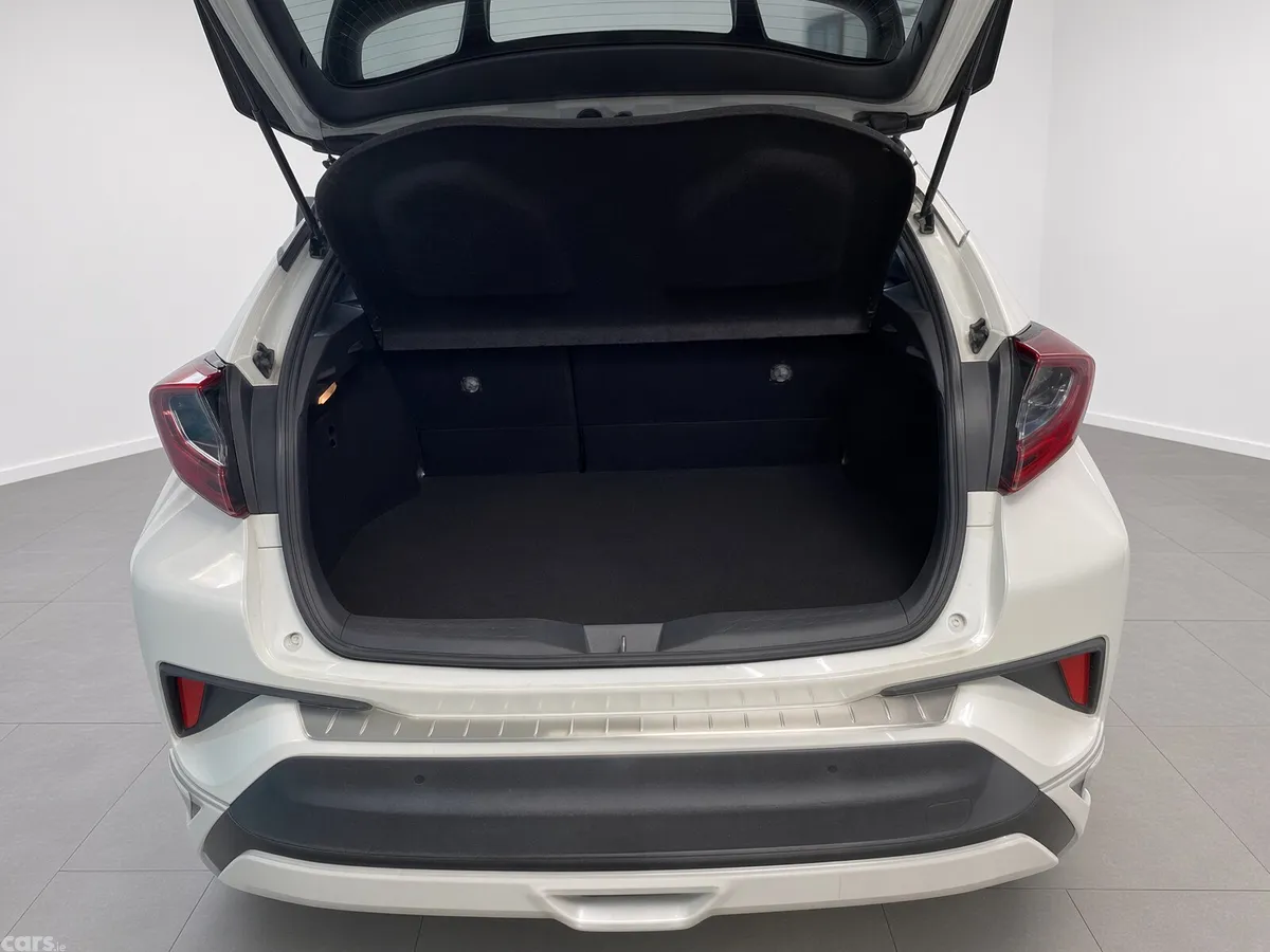 Toyota C-HR SUV, Petrol Hybrid, 2020, White