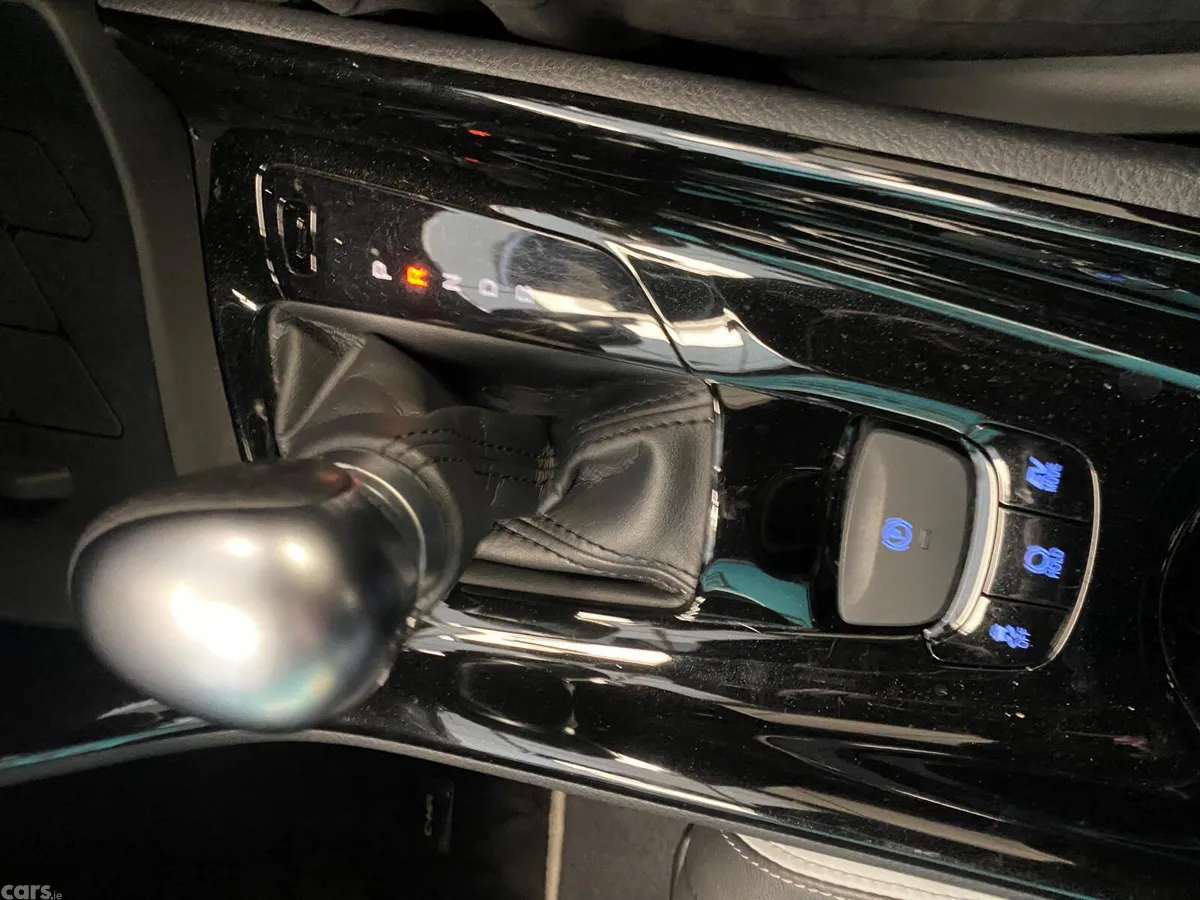 Toyota C-HR SUV, Petrol Hybrid, 2020, White